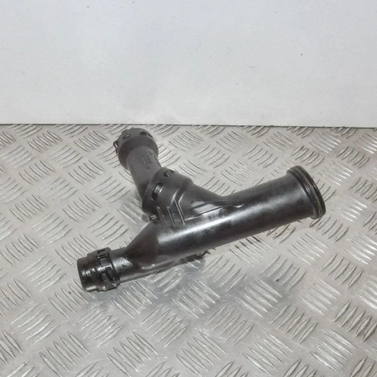 Muu mootoriruumi osa – Audi A4 Allroad B8 (2008-2016)