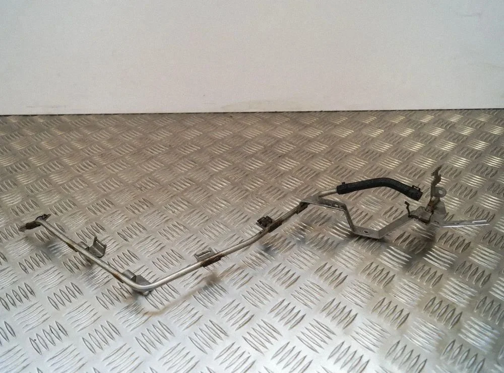 Cita motora nodalījuma detaļa 7L8131552E