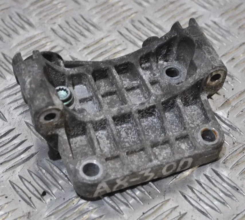 Other engine bay part – Audi A8 S8 D3 4E (2002-2009)