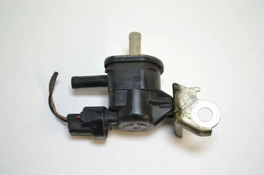 Other engine bay part – Toyota Prius (XW30) (2009-2015)