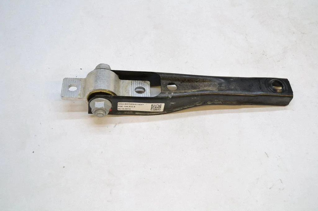 Cita motora nodalījuma detaļa 5QE199855E