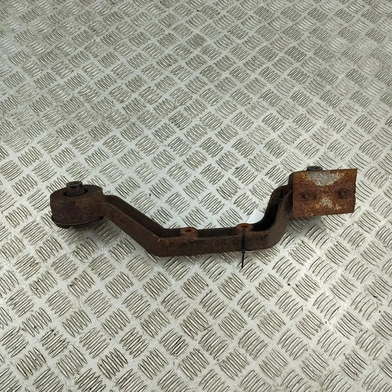 Rear differential/diff mount bracket 5238048060