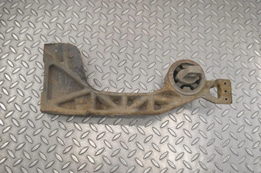 Rear differential/diff mount bracket – Mercedes-Benz Vito Viano W447 (2014-)