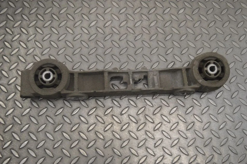 Rear differential/diff mount bracket – Mercedes-Benz Vito Viano W447 (2014-)