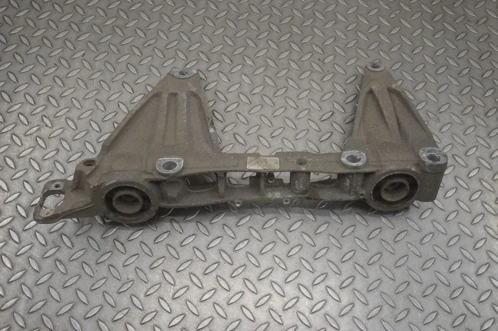 Rear differential/diff mount bracket – Mercedes-Benz Vito Viano W447 (2014-)