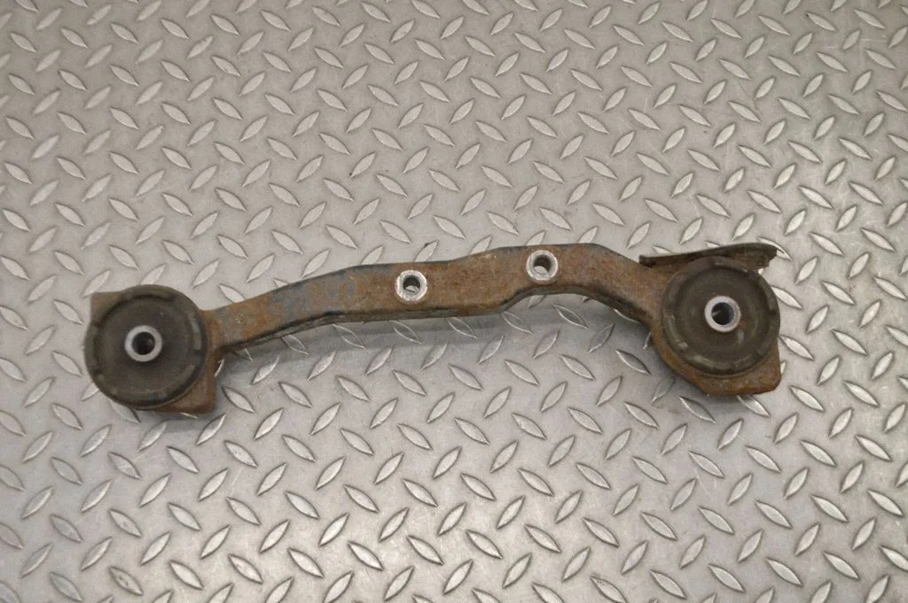 Rear differential/diff mount bracket