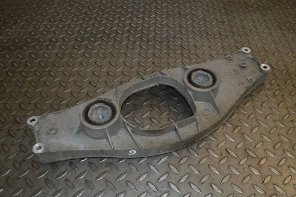 Rear differential/diff mount bracket A2213521406
