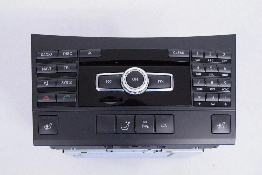 Radio/CD/DVD atskaņotājs/navigācija A2129005514