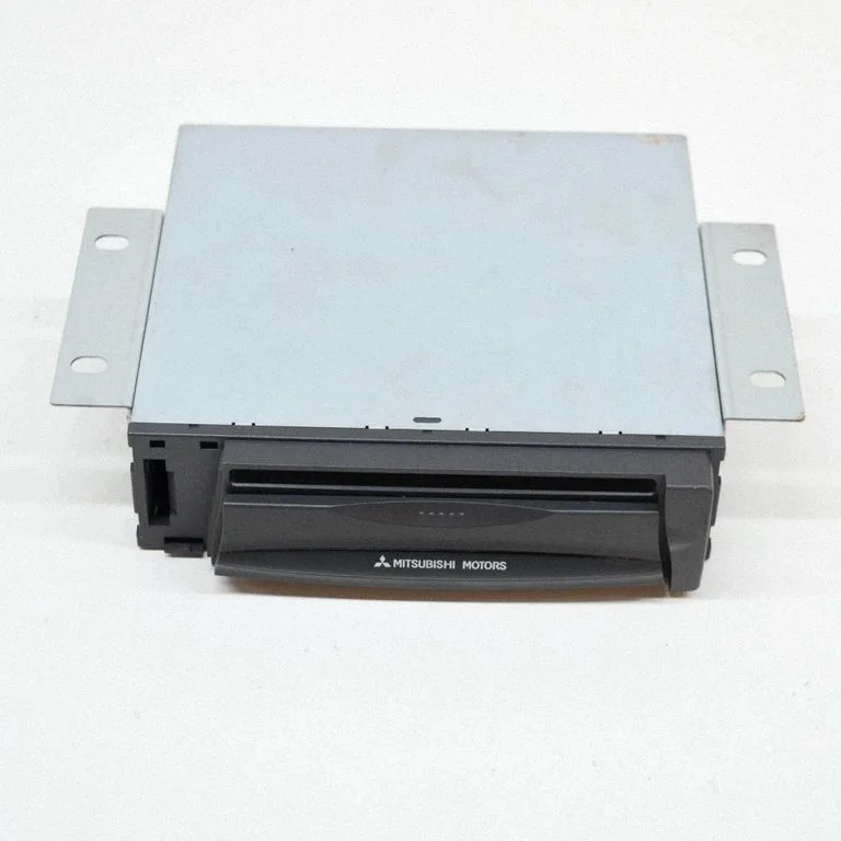 Radio/CD/DVD atskaņotājs/navigācija MZ313040