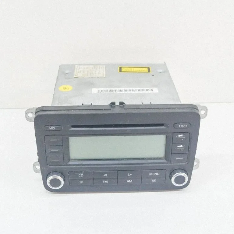 Radio/CD/DVD atskaņotājs/navigācija – Volkswagen Passat B5.5 (2001-2005)
