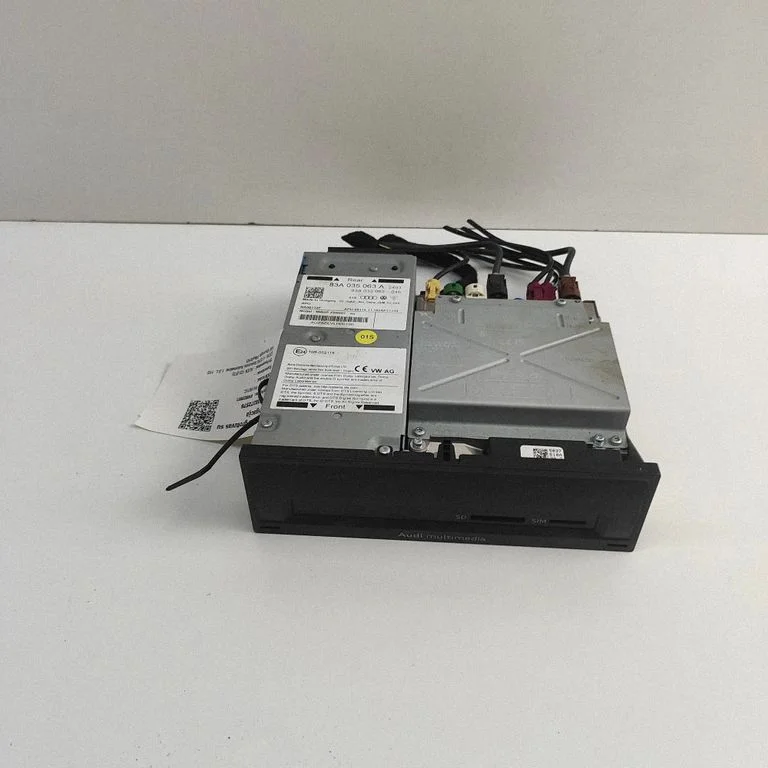 Radio/CD/DVD atskaņotājs/navigācija 83A035063