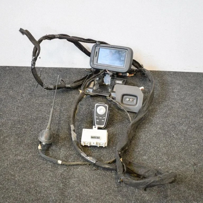 Radio/CD/DVD atskaņotājs/navigācija