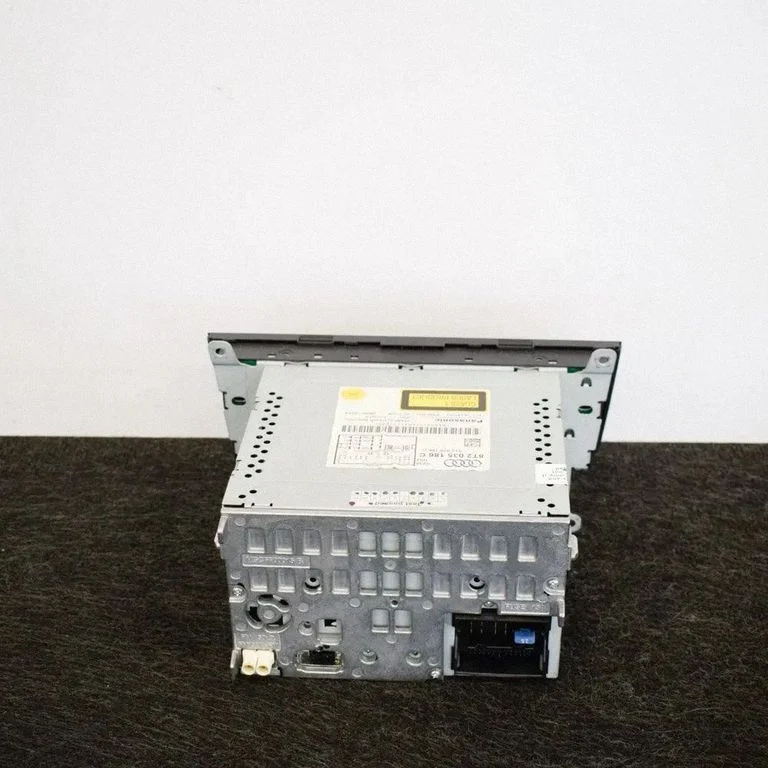 Radio/CD/DVD atskaņotājs/navigācija 8T2035186C