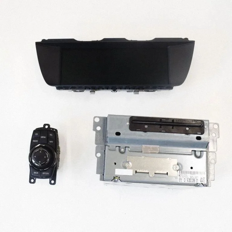 Radio/CD/DVD atskaņotājs/navigācija