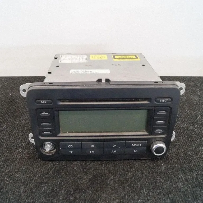 Radio/CD/DVD atskaņotājs/navigācija – Volkswagen Passat B6 (2005-2010)