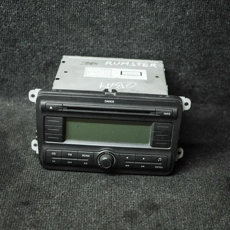 Radio/CD/DVD atskaņotājs/navigācija – Skoda Octavia Mk2 (1Z) (2004-2013)