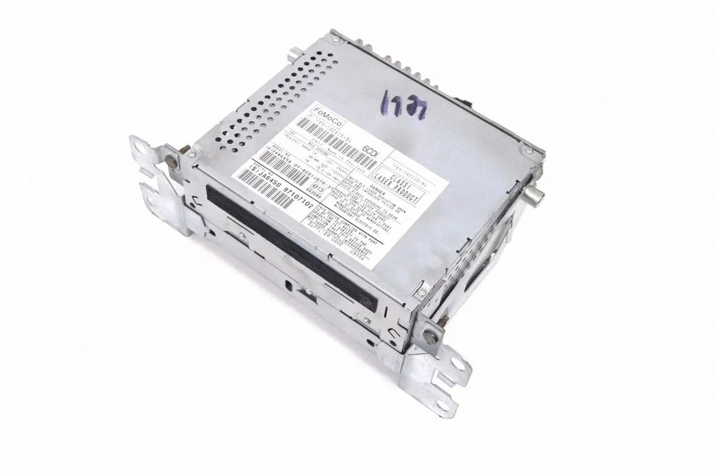 Radio/CD/DVD atskaņotājs/navigācija 7F6N18C815BA