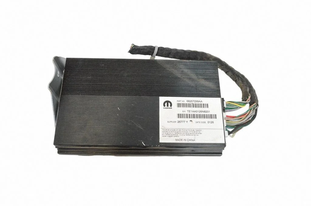 Skaņas pastiprinātājs 68267099AA