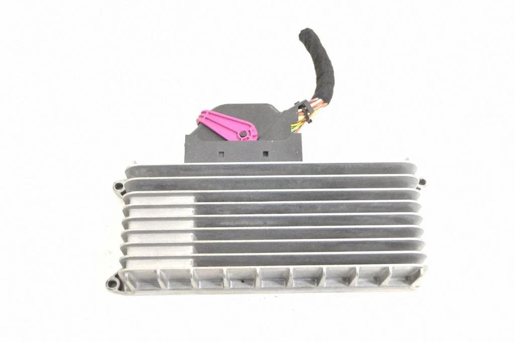 Skaņas pastiprinātājs 8T0035223J