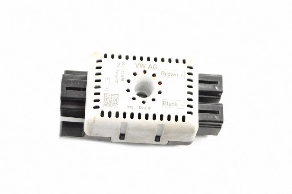 Antenas pastiprinātājs 5Q0035570