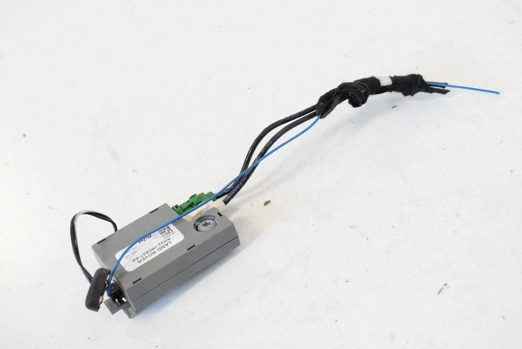 Aerial antenna amplifier – Land Rover Range Rover Sport L320 (2005-2013)
