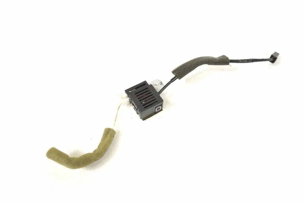 Antenas pastiprinātājs 8390IY0