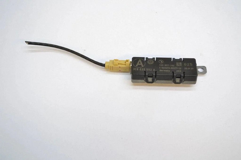 Aerial antenna amplifier – Volkswagen Passat CC (2008-2016)