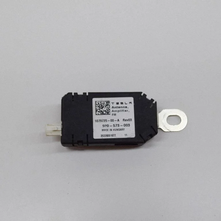 Aerial antenna amplifier – Tesla Model Y (2020-)