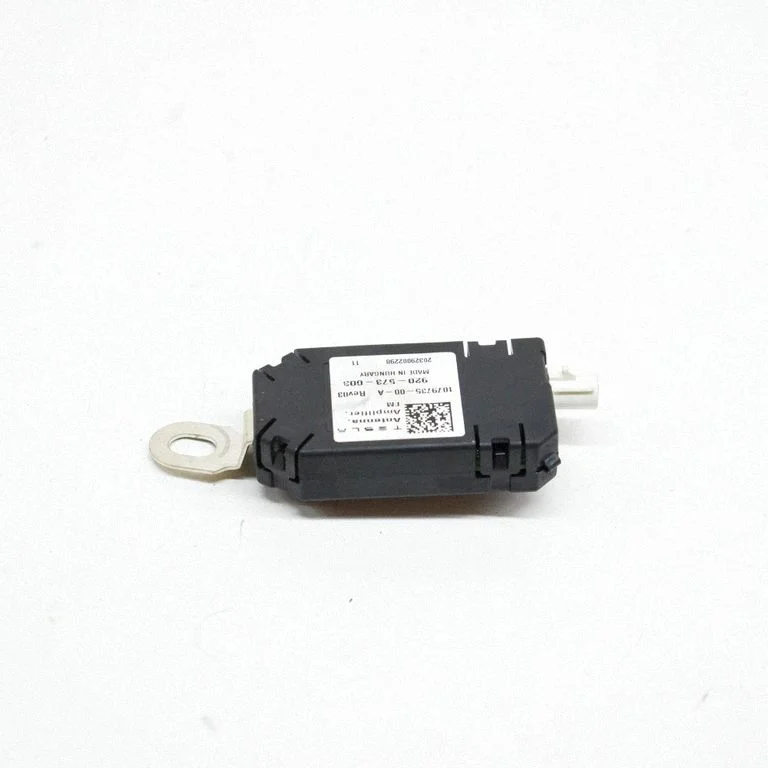Antenas pastiprinātājs – Tesla Model Y (2020-)
