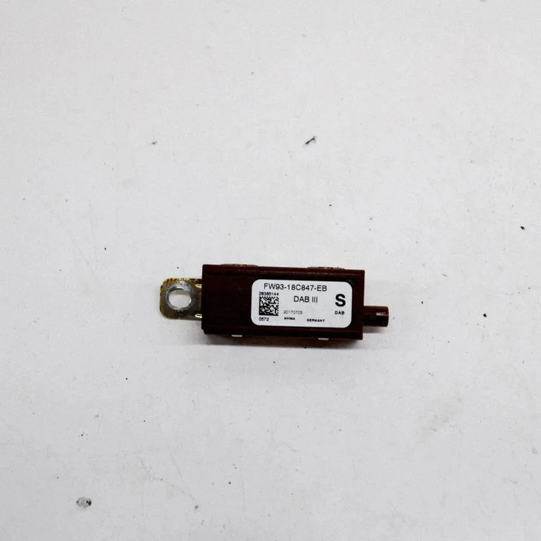 Aerial antenna amplifier – Land Rover Range Rover Evoque L538 (2011-2018)