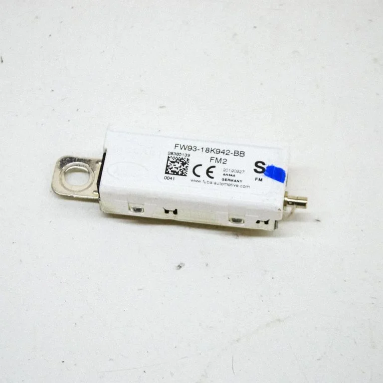 Antenas pastiprinātājs FW9318K942BB