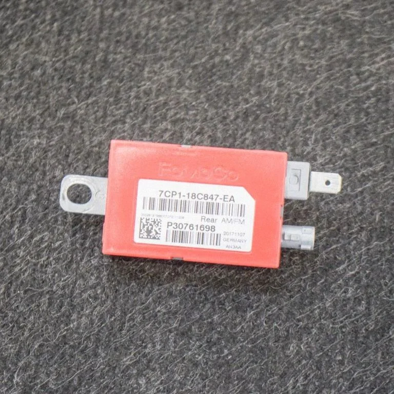 Antenas pastiprinātājs 7CP118C847EA