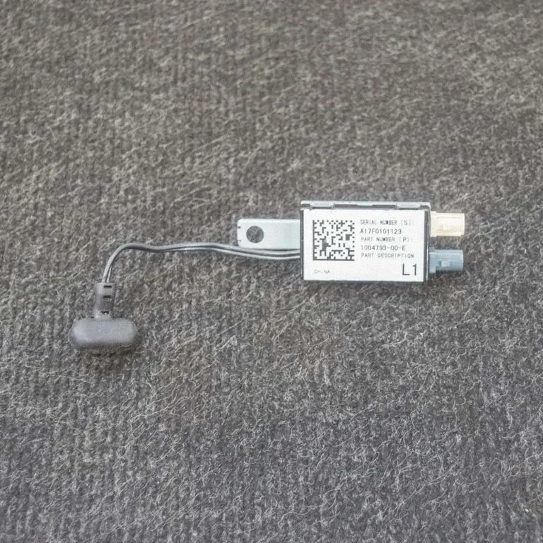 Antenas pastiprinātājs 100479300E