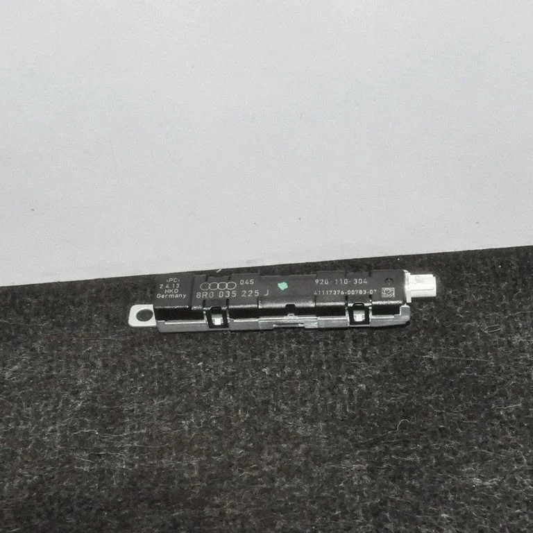 Antenas pastiprinātājs 8R0035225J
