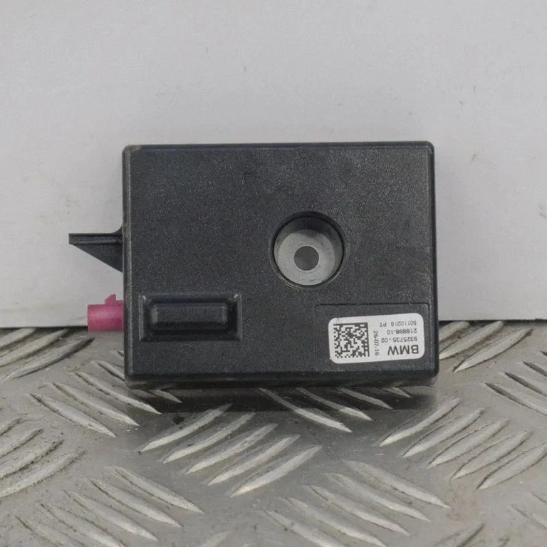 Aerial antenna amplifier – BMW 2 Series F22 F23 (2013-2017)