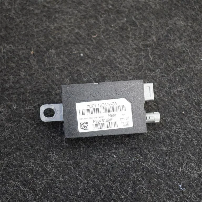 Antenas pastiprinātājs – Ford Focus (2010-2017)