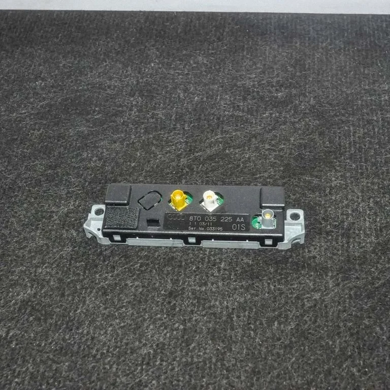 Antenas pastiprinātājs 8T0035225AA