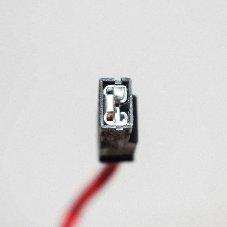 Antenas pastiprinātājs – Tesla Model S (2012-)