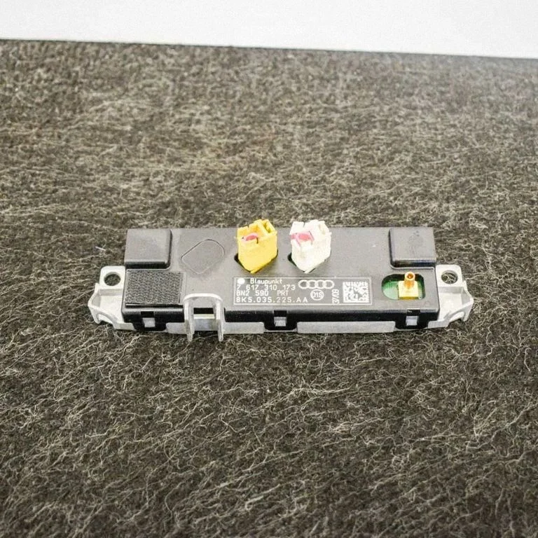 Aerial antenna amplifier – Audi A4 Allroad B8 (2008-2016)