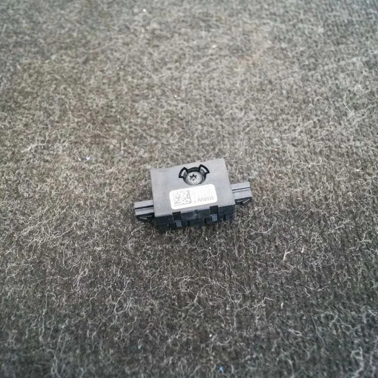 Antenas pastiprinātājs – BMW X3 F25 (2010-2017)