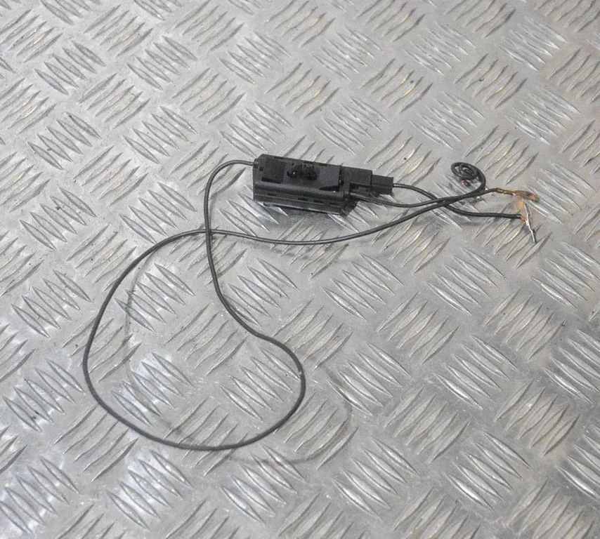 Aerial antenna amplifier – Volkswagen Passat CC (2008-2016)