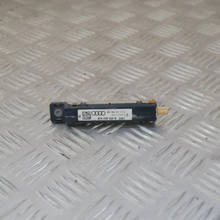 Antenas pastiprinātājs 8V4035225B