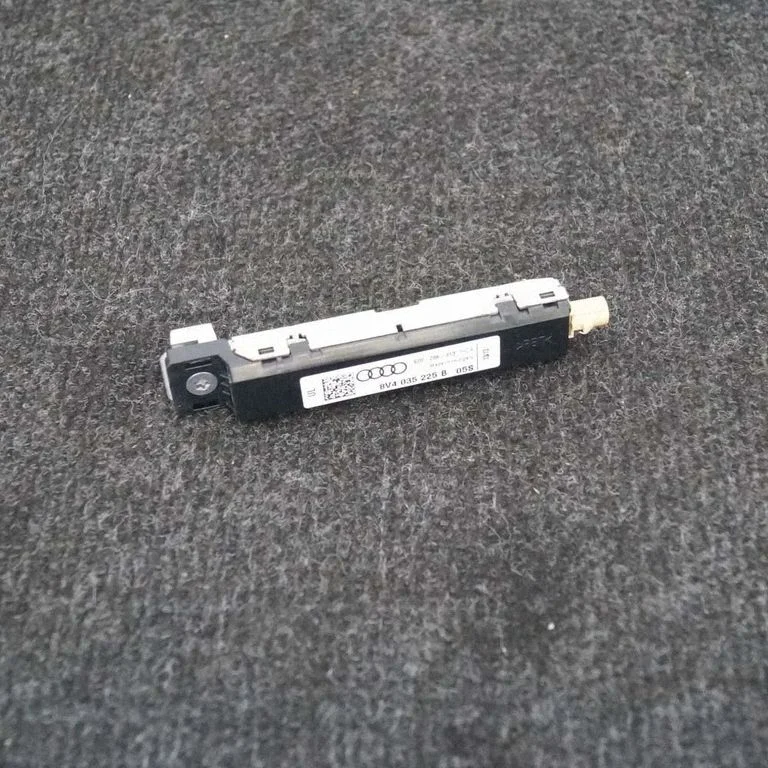 Antenas pastiprinātājs 8V4035225B