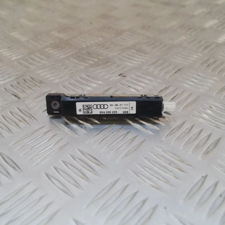 Antenas pastiprinātājs 8V4035225