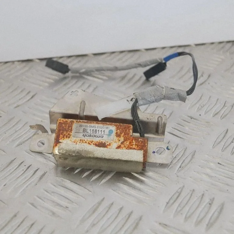 Aerial antenna amplifier – Honda Civic (2006-2011)