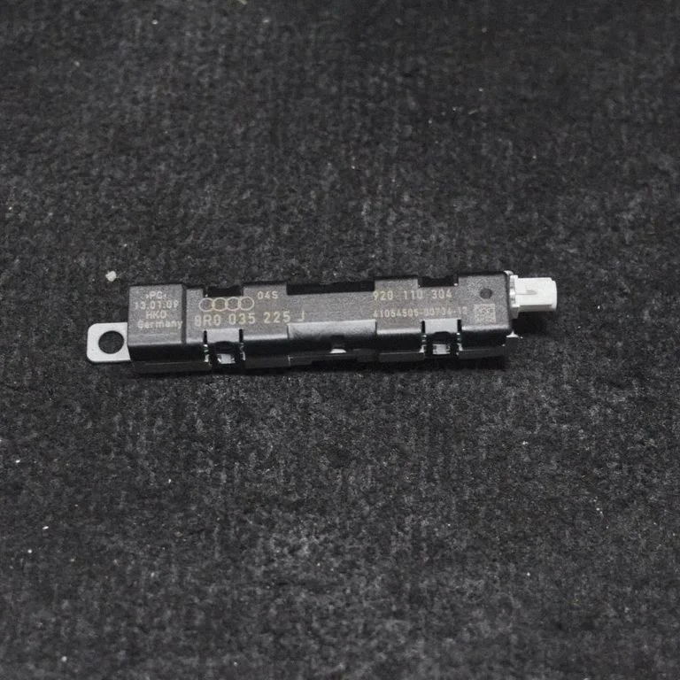 Aerial antenna amplifier – Audi Q5 SQ5 8R (2008-2017)