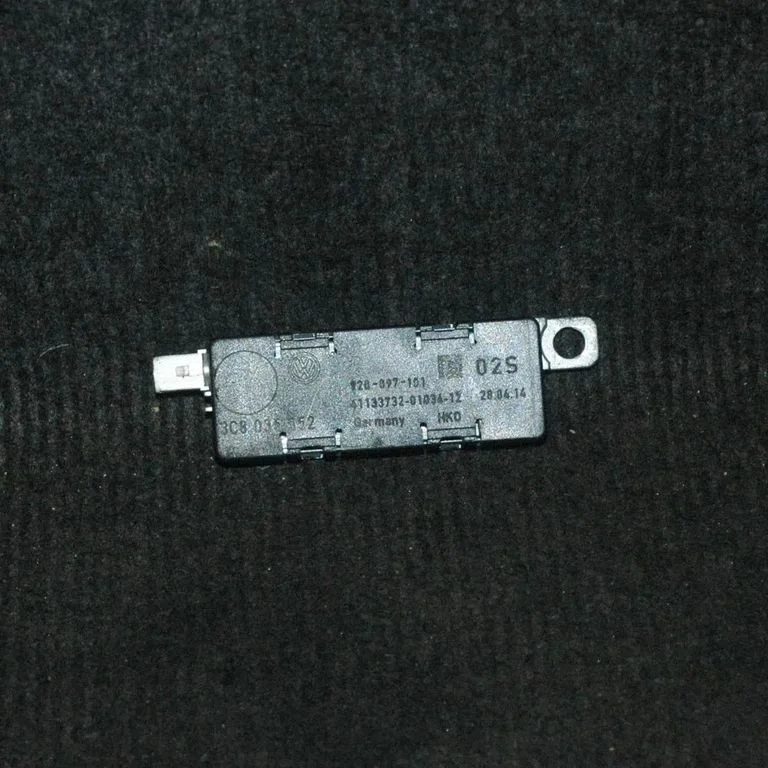 Antenas pastiprinātājs – Volkswagen Passat CC (2008-2016)