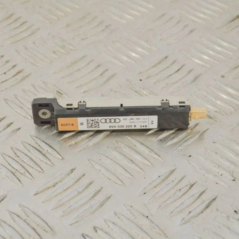 Antenas pastiprinātājs – Audi A3 S3 8V (2013-2019)