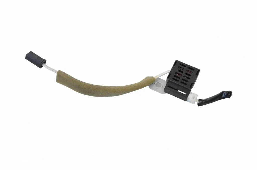 Aerial antenna amplifier – Infiniti Q50 (2014-)