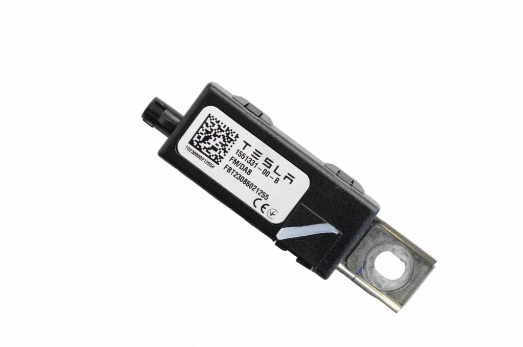 Aerial antenna amplifier – Tesla Model Y (2020-)